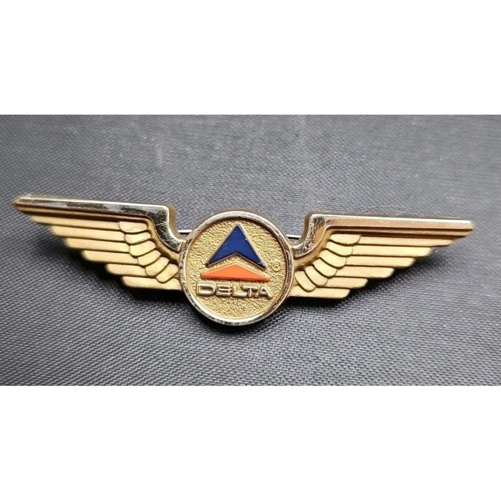 Vintage Delta Airlines Pilot Wings Pin Stoffel Seals Gold Tone Aviation Badge
